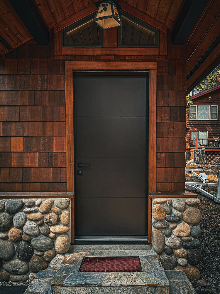 High security cabin door with multipoint locking